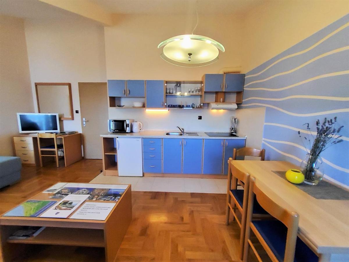 Apartments Petra I Karlo ตูรันญ์ ภายนอก รูปภาพ