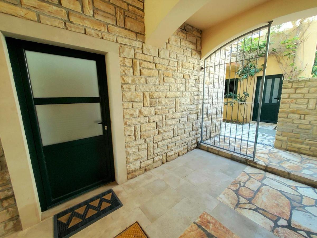 Apartments Petra I Karlo ตูรันญ์ ภายนอก รูปภาพ